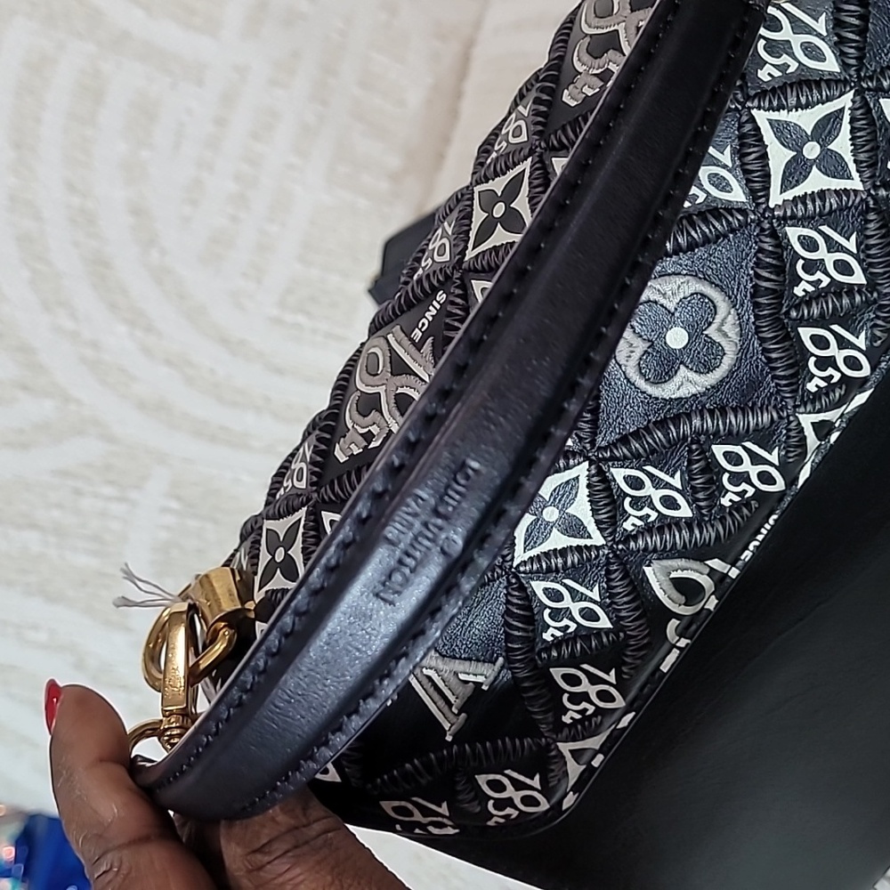 Louis Vuitton Twist 1854 Limited Edition Black and White Shoulder Bag - Picture 9 of 15